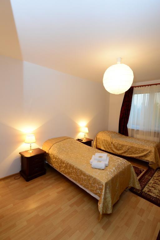 B&B Airport Modlin Nowy Dwór Mazowiecki Szoba fotó